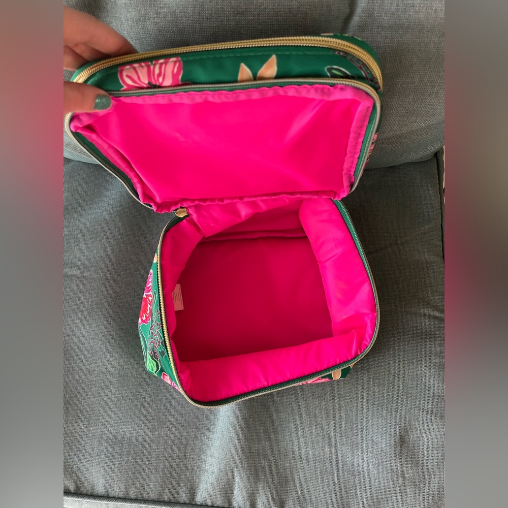 Lilly Pulitzer ~Devona Cosmetic Case - Picture 3 of 3